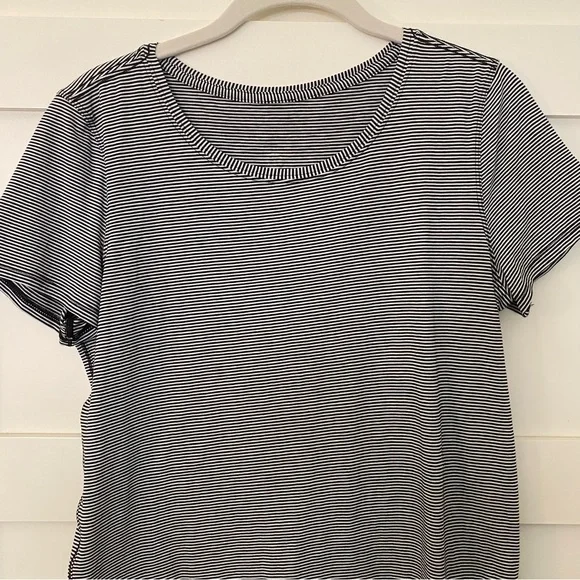 Lululemon soft tshirt - Picture 4 of 4